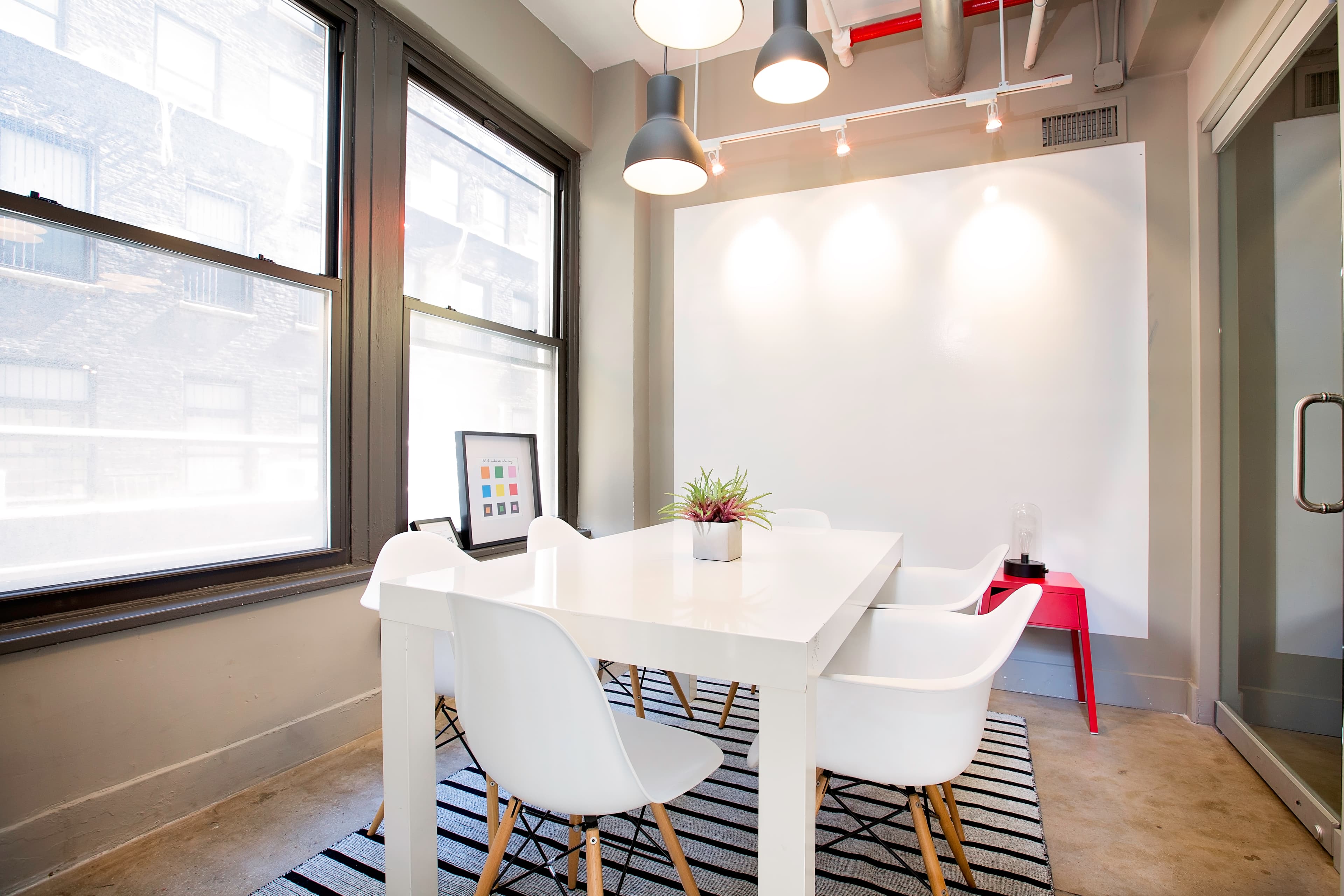 Modern Meeting Room with TV – Floor 8