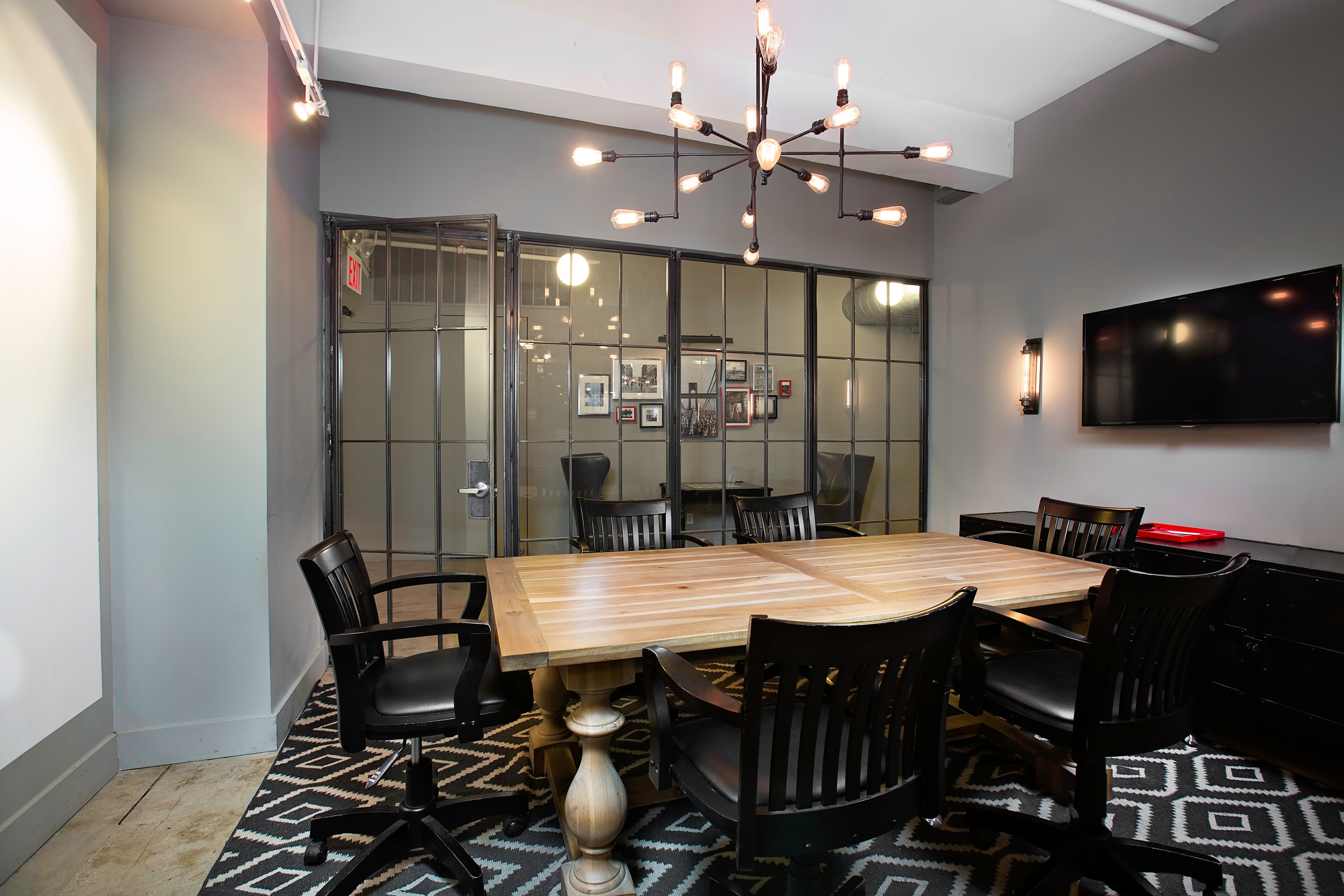 Modern Meeting Room with TV – Floor 9