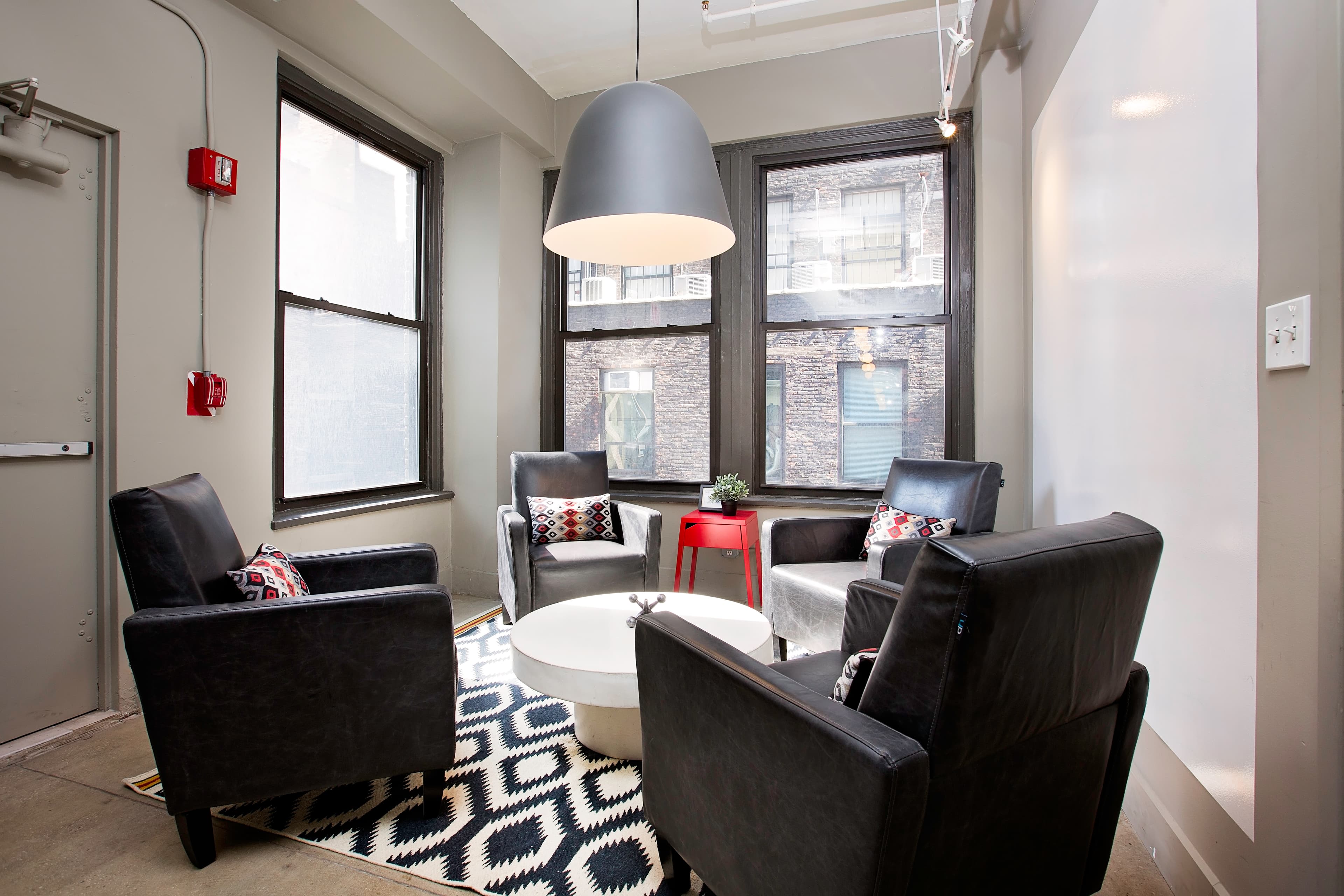 Bright and Casual Meeting Room – Floor 8